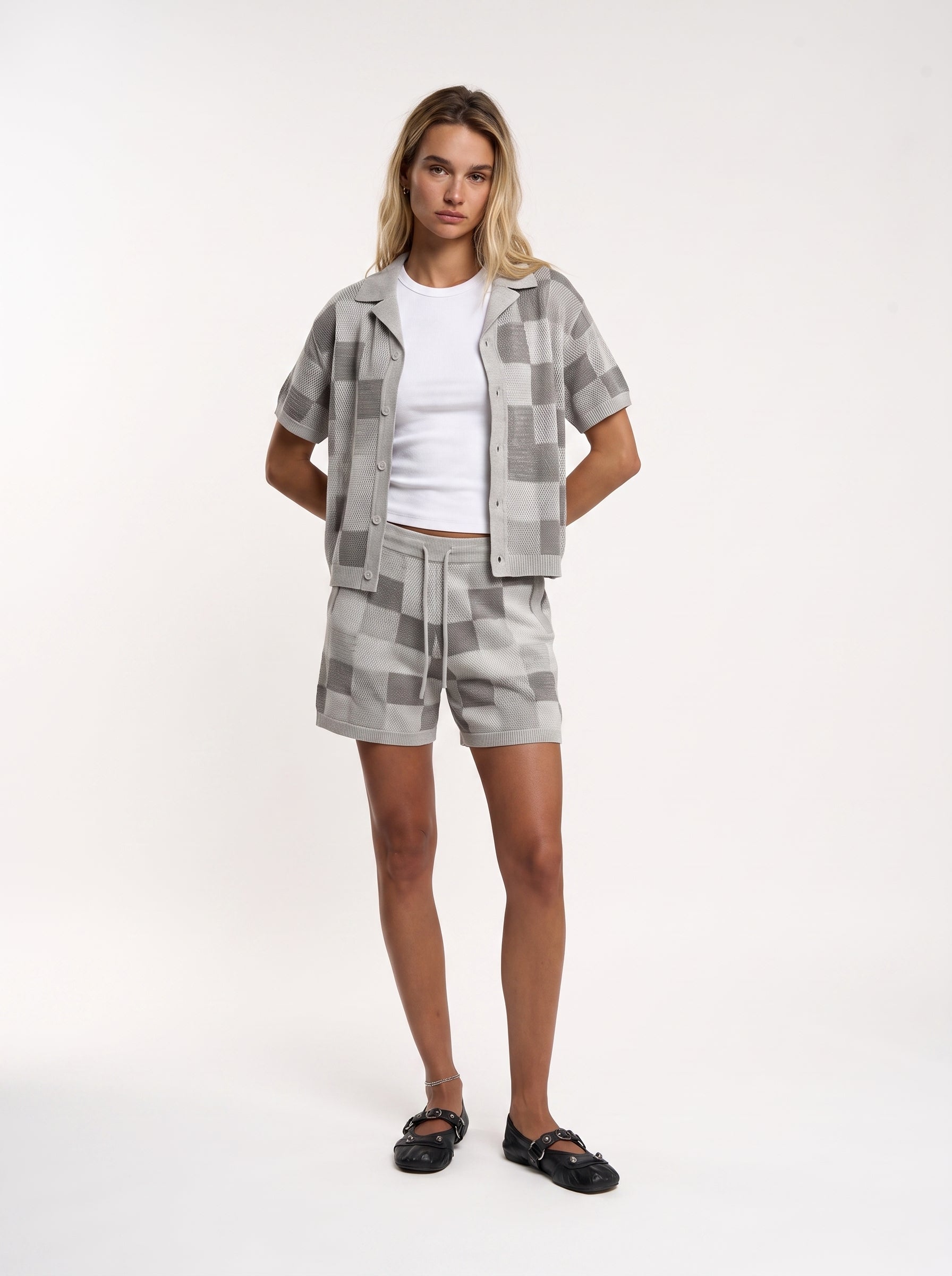 ESSNTL Pixel Set Grey Woman