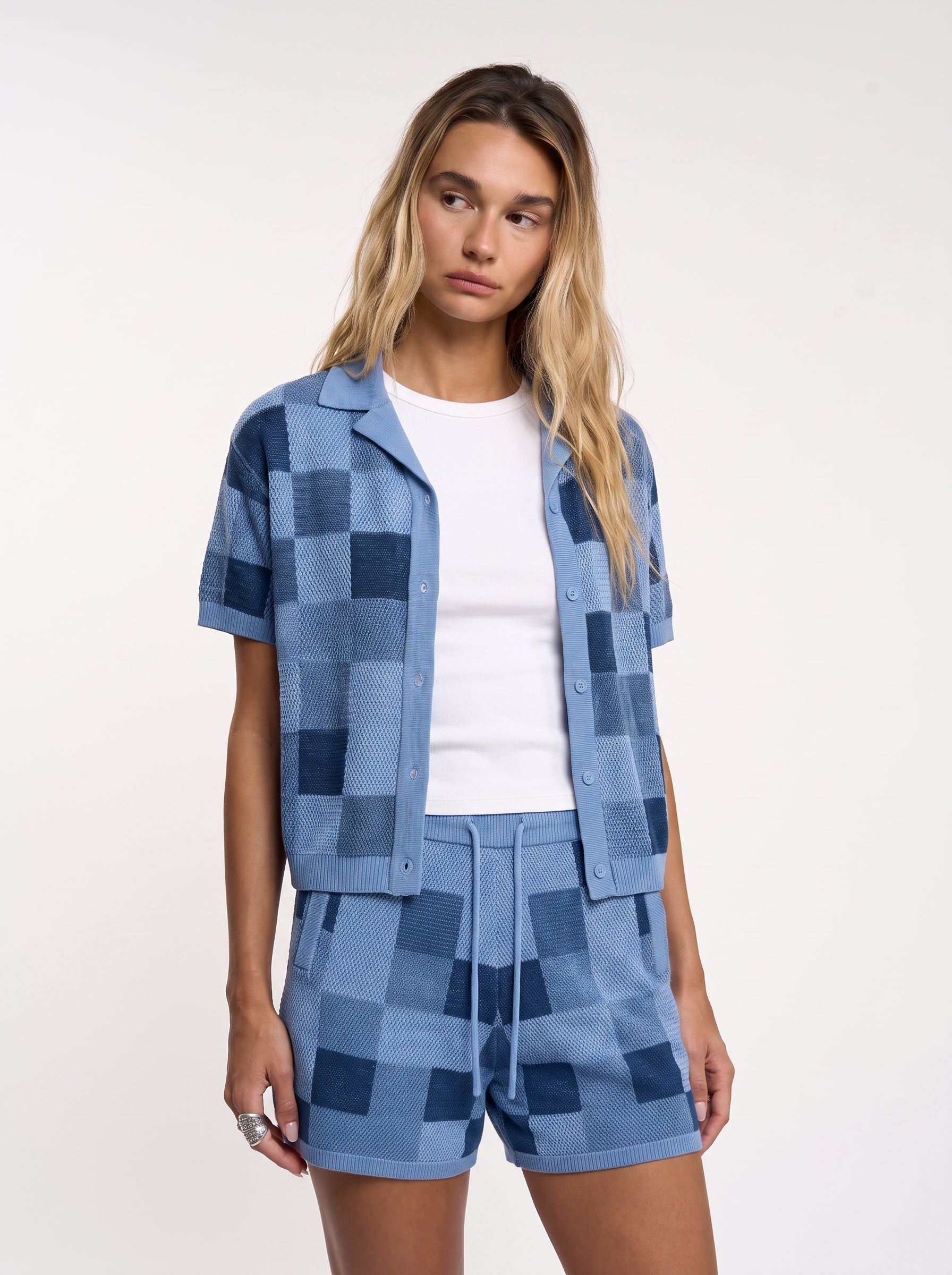 ESSNTL Pixel Set Blue Woman