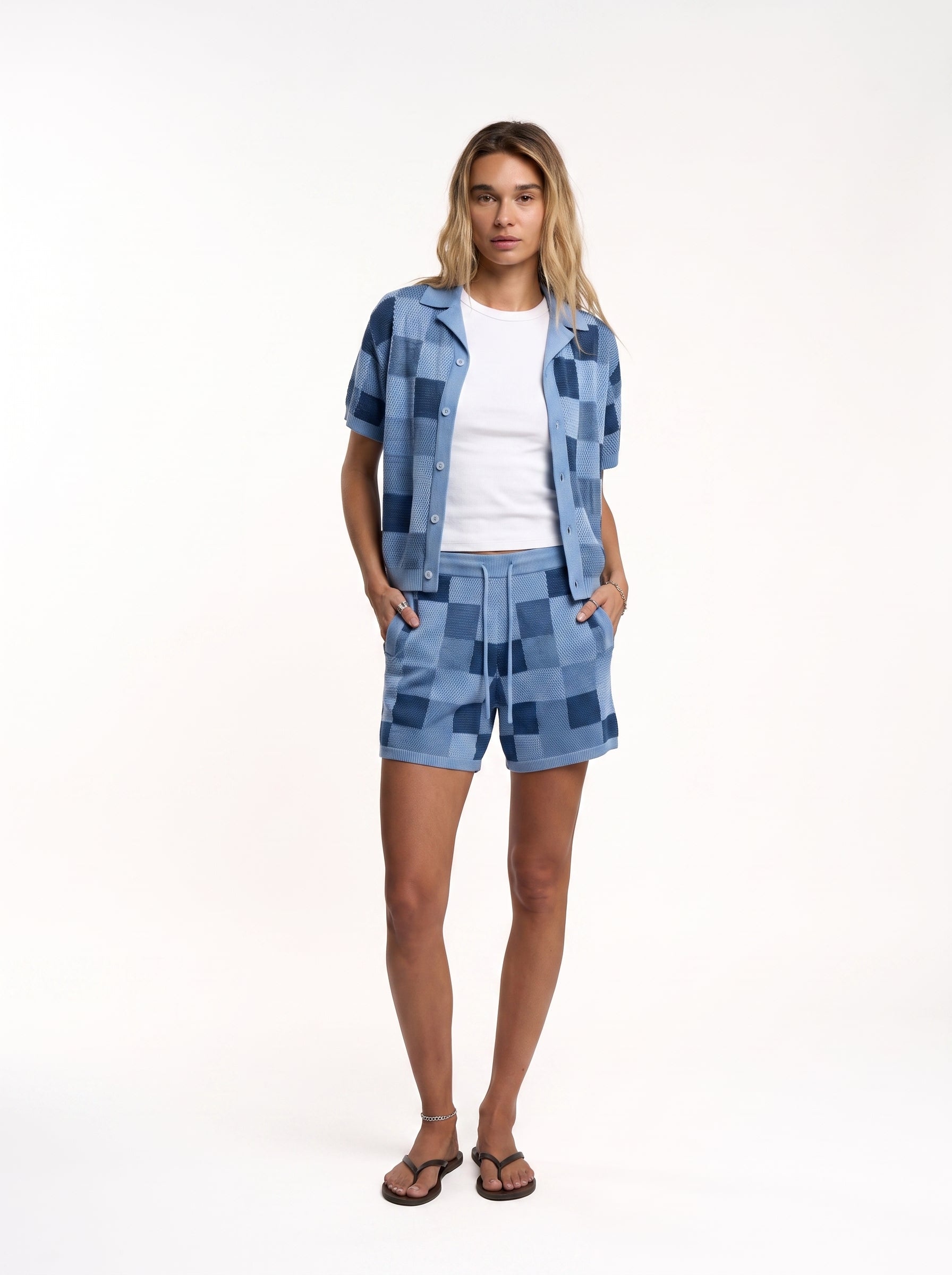 ESSNTL Pixel Set Blue Woman