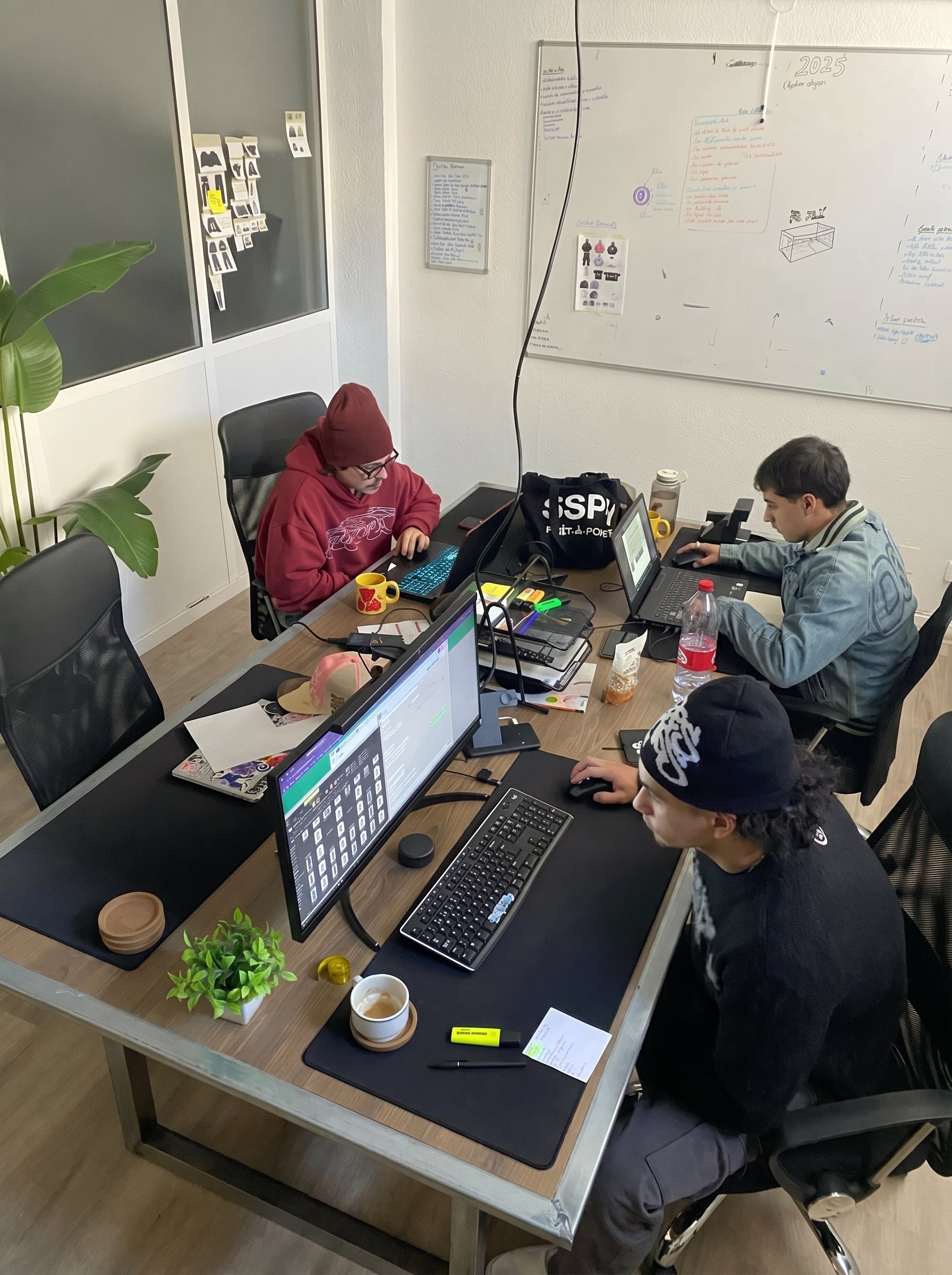 ESSNTL / 420 team working behind the brand